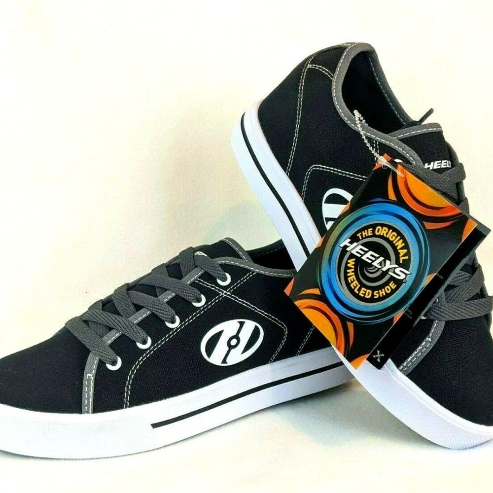 NEW! Mens Heelys Wheeled Shoe Canvas 8 Low Top Skate Sneakers Black White
